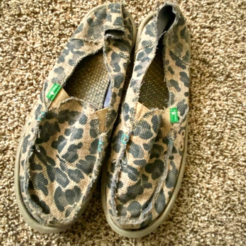 Leopard Sanuk slip on shoes